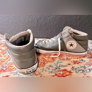Converse Chuck Taylor AllStar Leather Mid Top Shoes Size 11 Mens